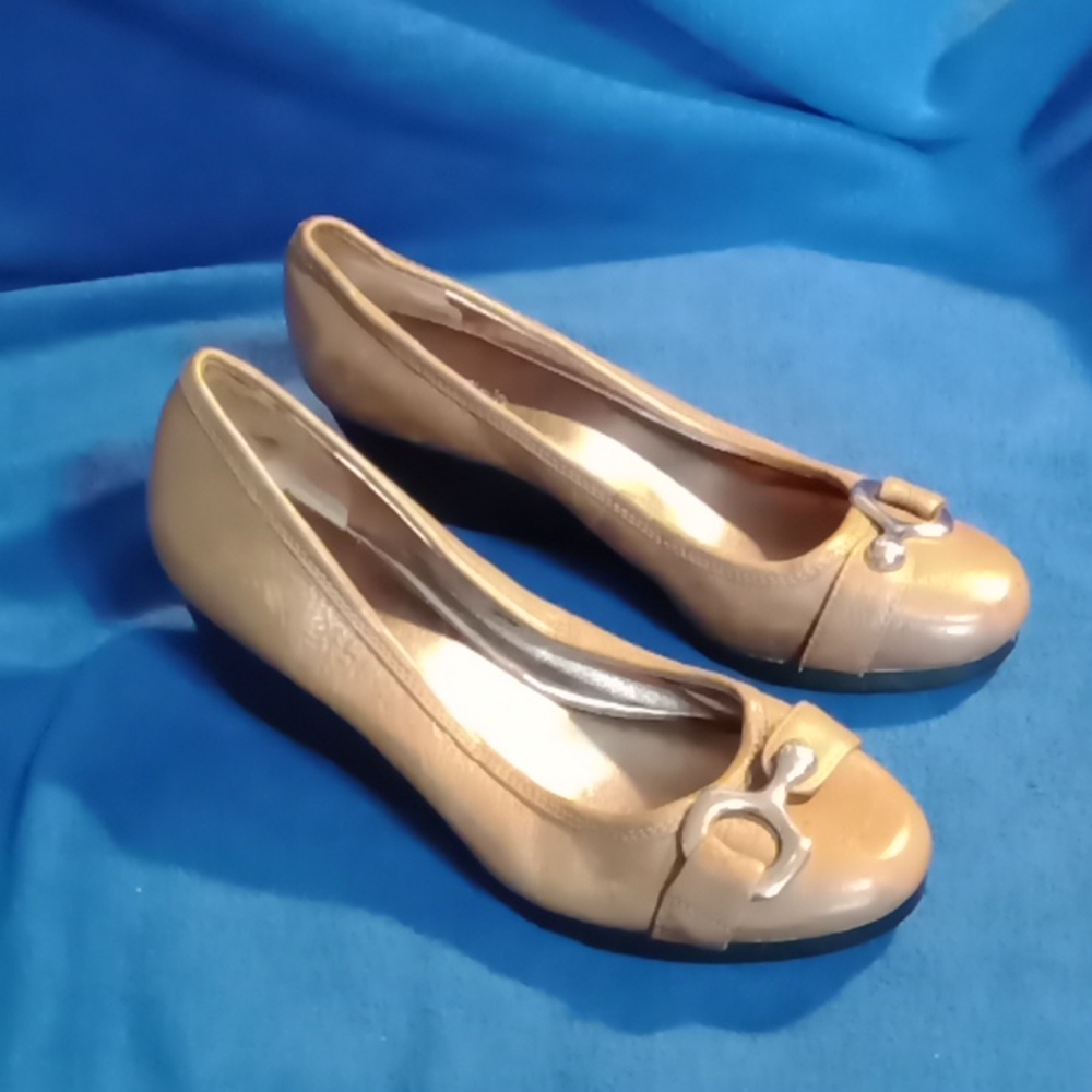 ⏳ 👟 Calvin Klein Wylie Wedges Size 7.5.